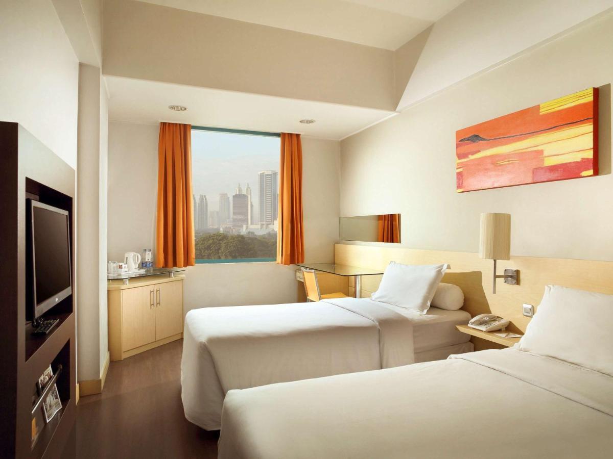 Ibis Jakarta Arcadia Exterior photo