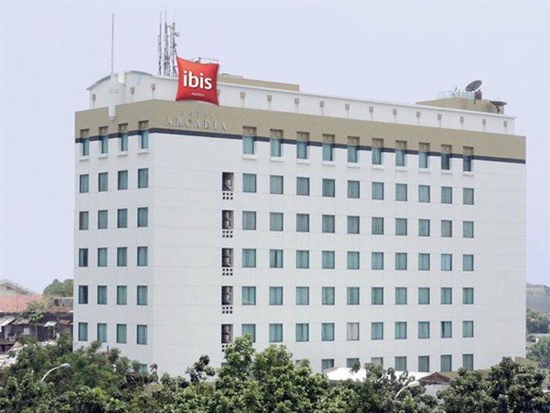 Ibis Jakarta Arcadia Exterior photo